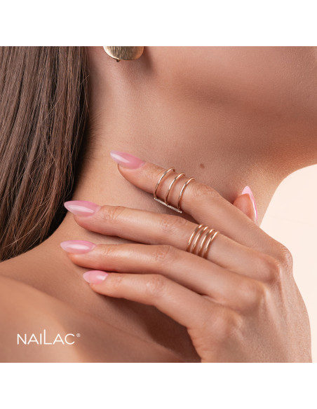 Manicure żelowy wykonany za pomocą żelu w butelce Jelly Bottle Delicate w kolorze pudrowego różu Manicure żelowy wykonany za pomocą żelu w butelce Jelly Bottle Delicate w kolorze pudrowego różu