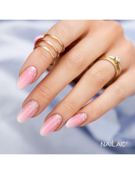 Zdobienie princess nails wykonane za pomocą złotego lakieru hybrydowego Zdobienie princess nails wykonane za pomocą złotego lakieru hybrydowego