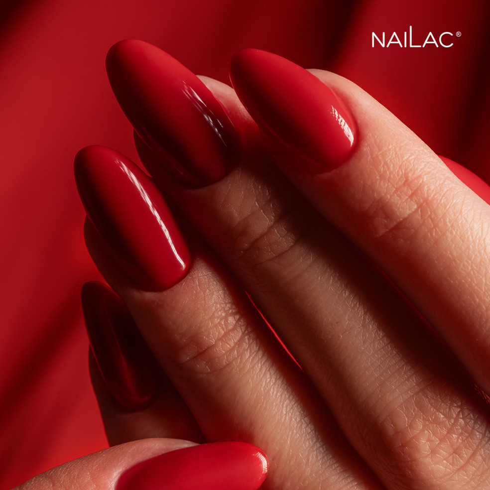 Czerwone paznokcie hybrydowe. Manicure wykonany za pomocą czerwonego lakieru hybrydowego Festive Red Czerwone paznokcie hybrydowe. Manicure wykonany za pomocą czerwonego lakieru hybrydowego Festive Red