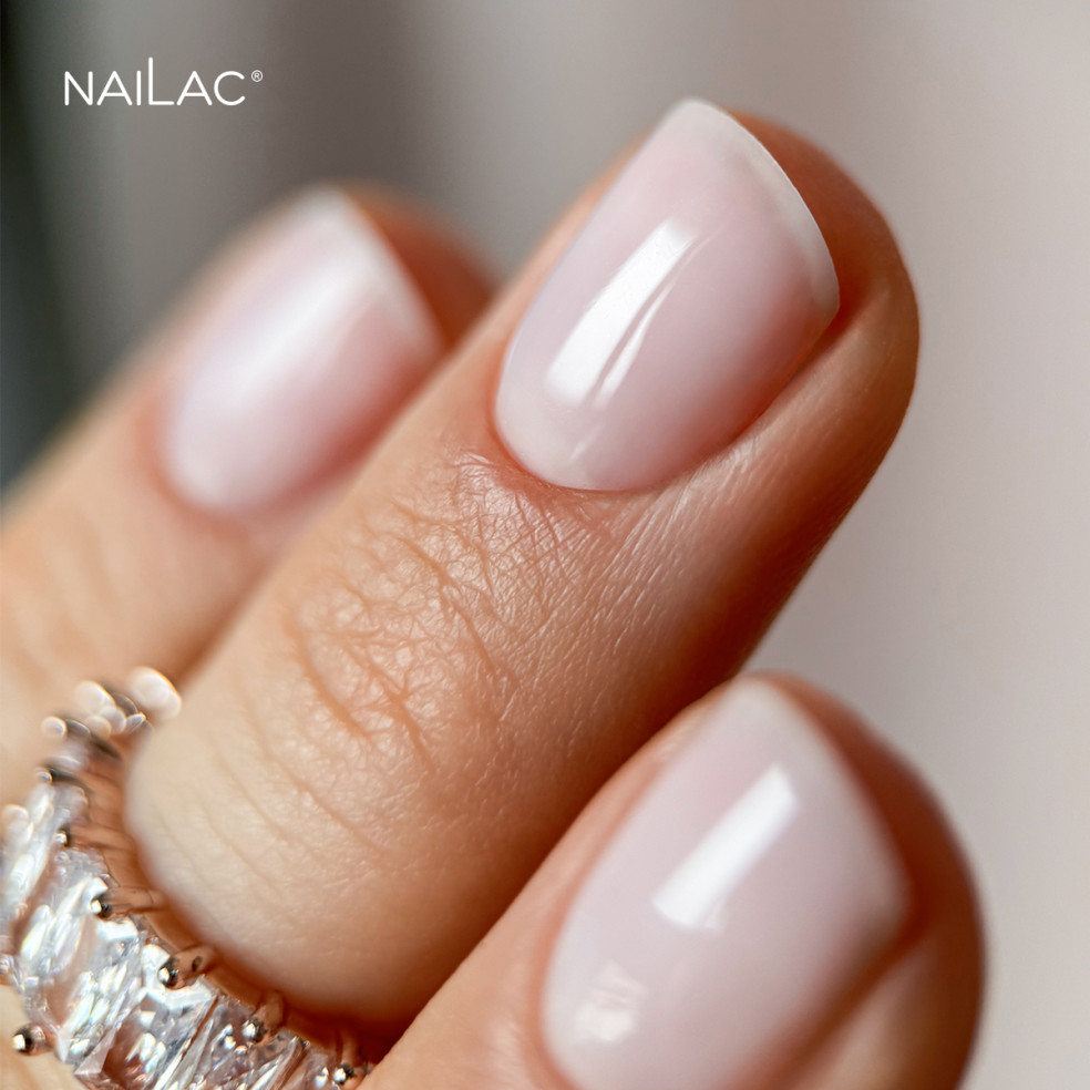 Manicure żelowy wykonany za pomocą Jelly Bottle Naked w odcieniu natralnego różu