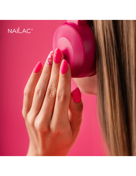 Manicure hybrydowy. Paznokcie pomalowane neonowym różowym lakierem hybrydowym #492 Manicure hybrydowy. Paznokcie pomalowane neonowym różowym lakierem hybrydowym #492