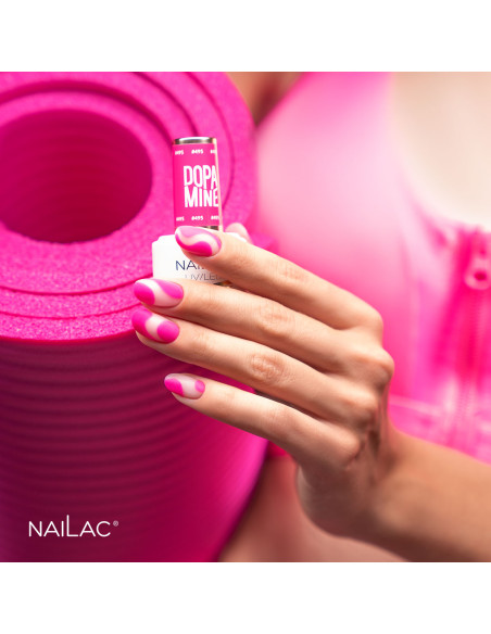Manicure hybrydowy. Stylizacja wykonana za pomocą różowego lakieru hybrydowego Manicure hybrydowy. Stylizacja wykonana za pomocą różowego lakieru hybrydowego