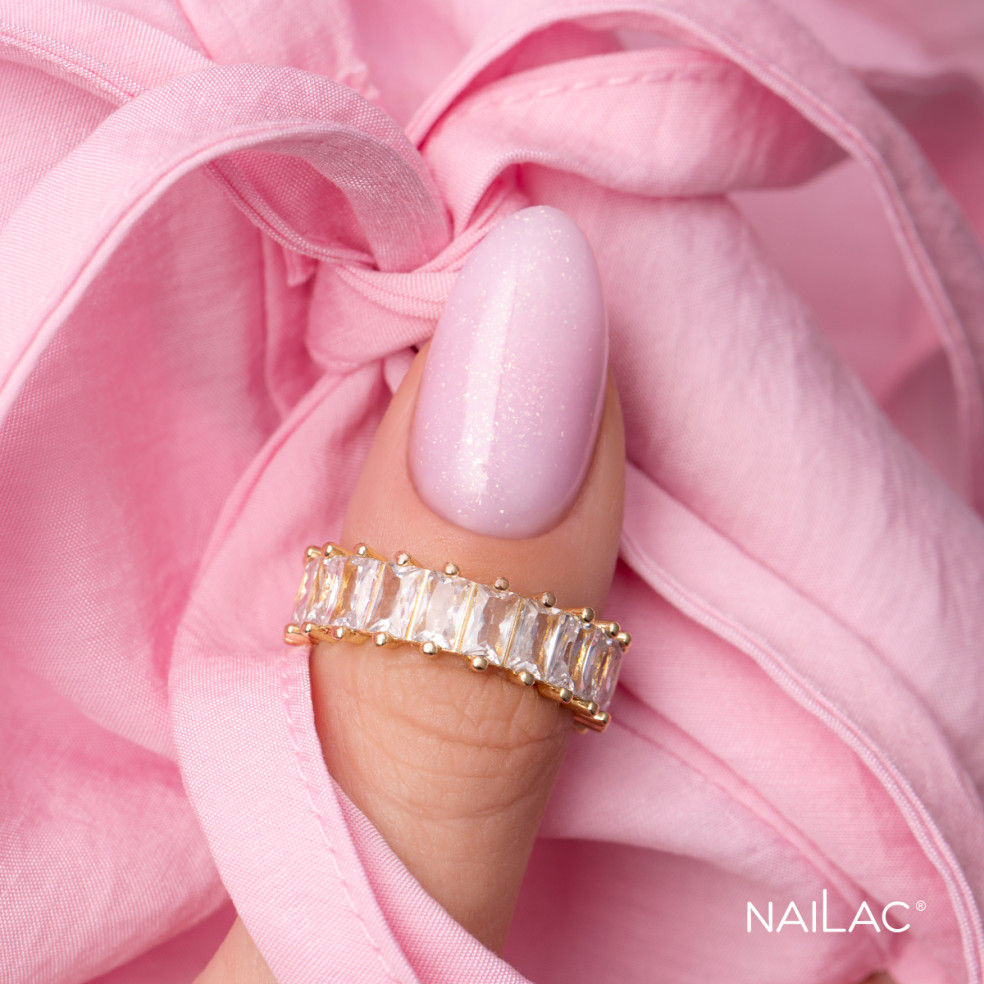 Kciuk pokryty różowym żelem w butelce