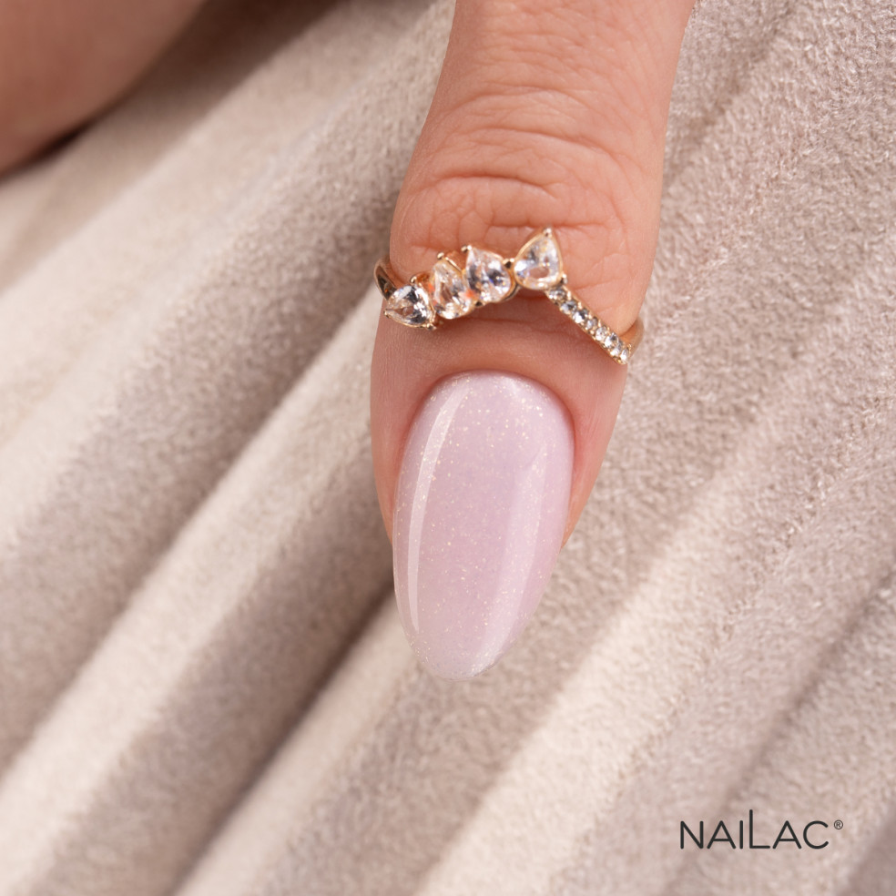 Kciuk pokryty żelem w butelce w kolorze jasnego fioletu z drobinkami