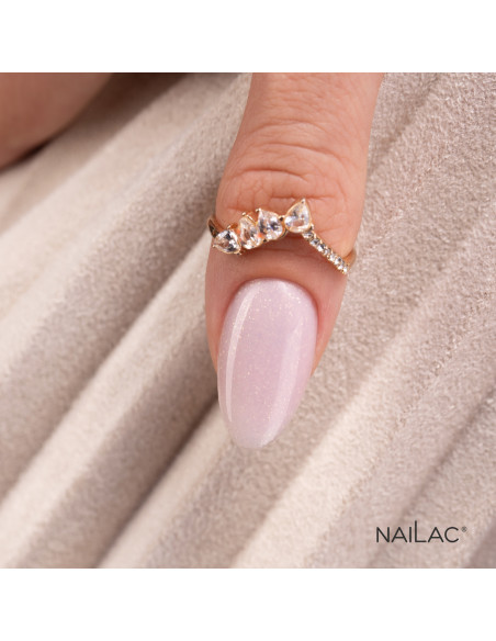 Kciuk pokryty żelem w butelce w kolorze jasnego fioletu z drobinkami