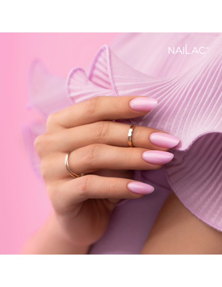 Manicure żelowy. Paznokcie przedłużone żelem w kolorze różowym EasyGel