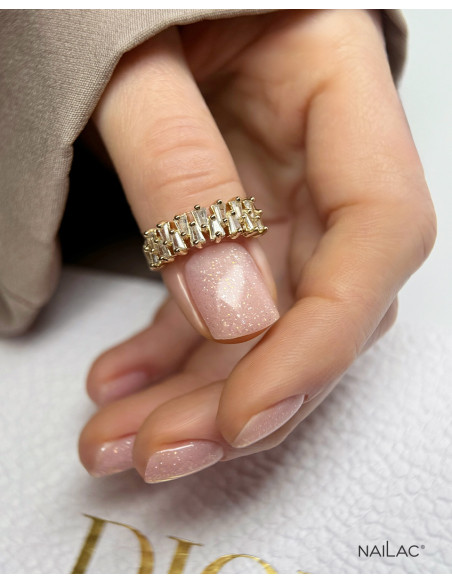 Manicure hybrydowy. Paznokcie pokryte bazą kauczukową z brokatem Crystal Base w kolorze Unicorn. Wyk. @dariakrol.nails