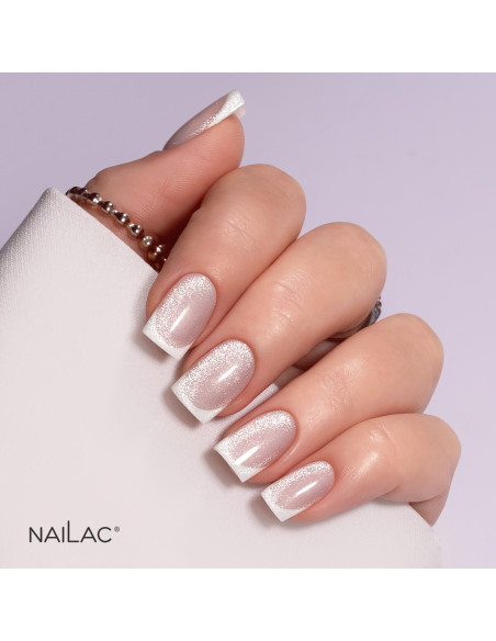 Manicure hybrydowy wykończony za pomocą topu z efektem kociego oka z drobinkami flash Cat Eye Sparkle
