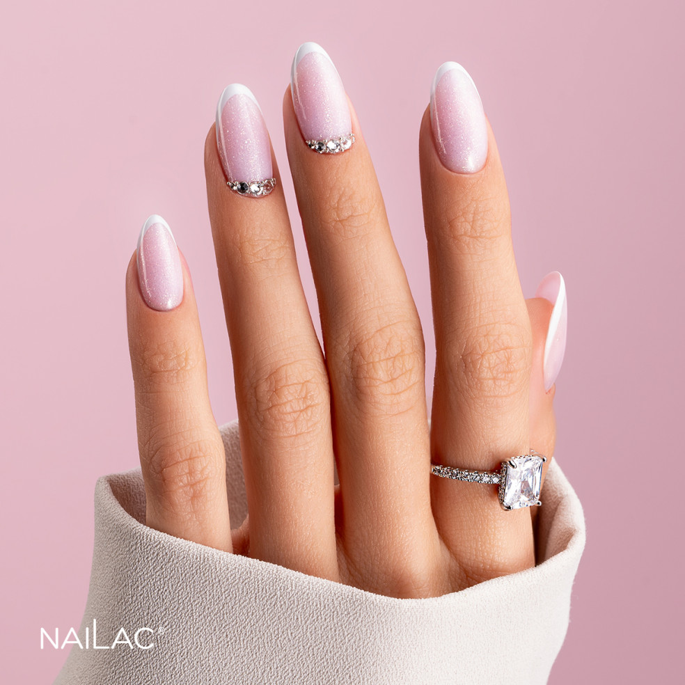 Manicure żelowy wykonany różowym żelem w butelce Jelly Bottle Bling Beauty