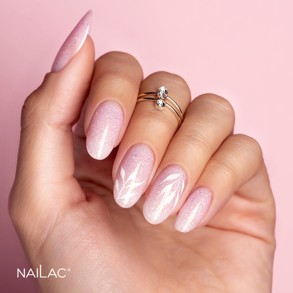 Paznokcie żelowe w kolorze różowym z brokatem