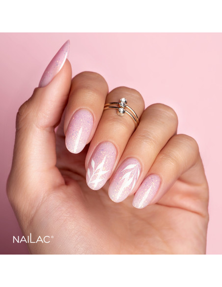 Paznokcie żelowe w kolorze różowym z brokatem