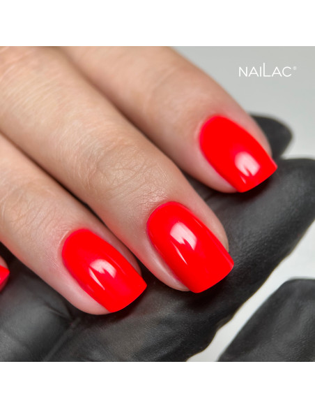Manicure hybrydowy wykonany czerwonym neonowym lakierem Nailac #293