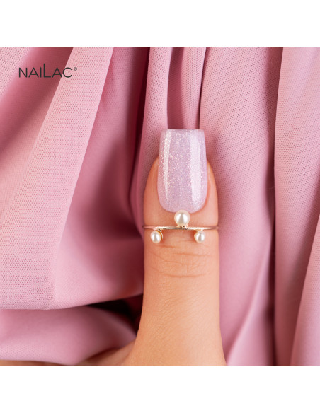 Manicure wykonany za pomocą żelu w butelce