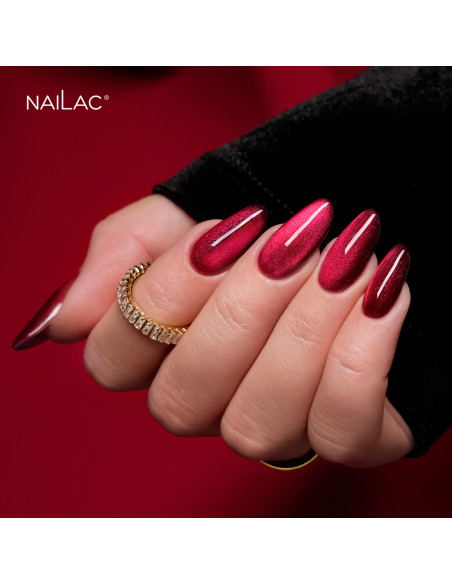 Czerwony cat eye na paznokciach