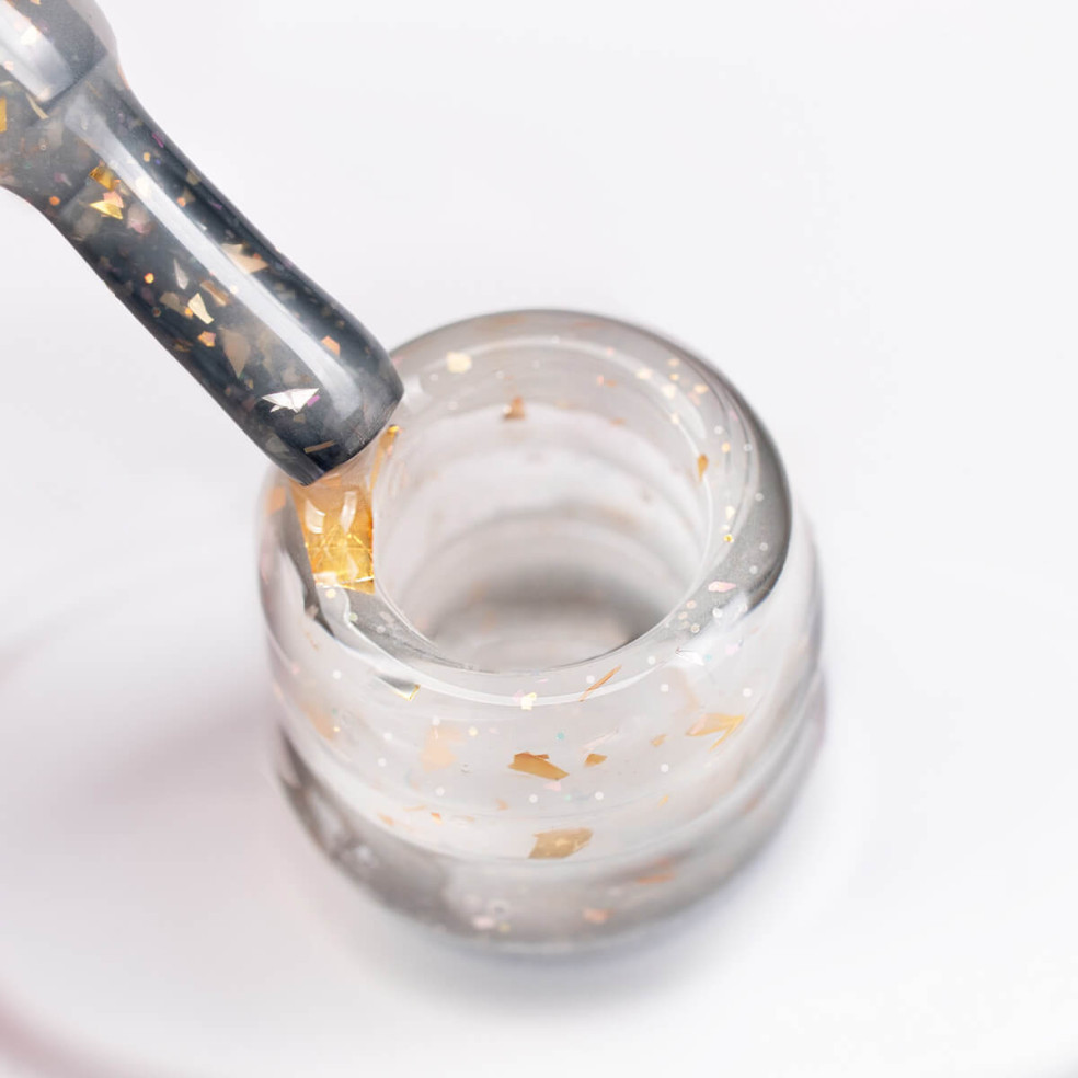 Mleczna baza kauczukowa Glammy Base Golden Milk z kawałkami ciętej folii w kolorze złotym