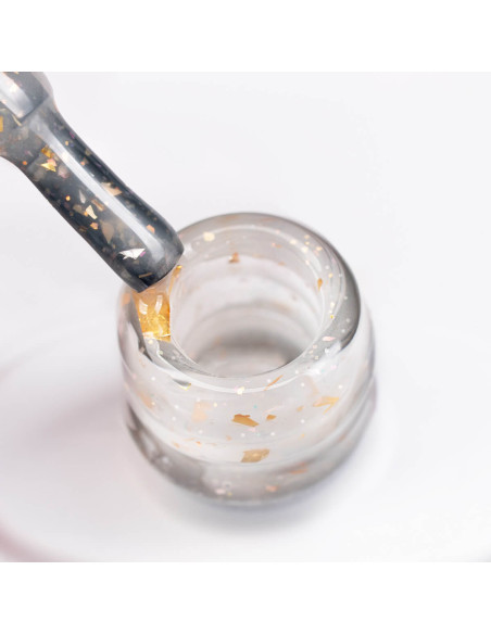 Mleczna baza kauczukowa Glammy Base Golden Milk z kawałkami ciętej folii w kolorze złotym