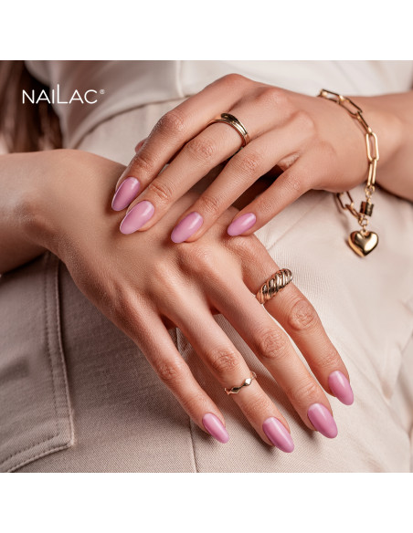 Manicure żelowy wykonany za pomocą różowego żelu Jelly Bottle Cover Up