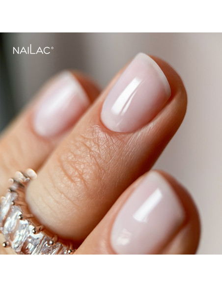 Manicure żelowy wykonany za pomocą Jelly Bottle Naked w odcieniu natralnego różu