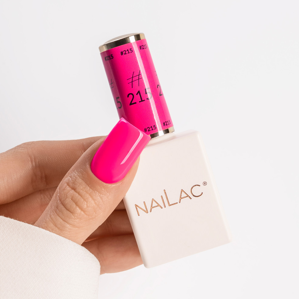 Kciuk z buteleczką lakieru NaiLac pomalowany kolorem #215
