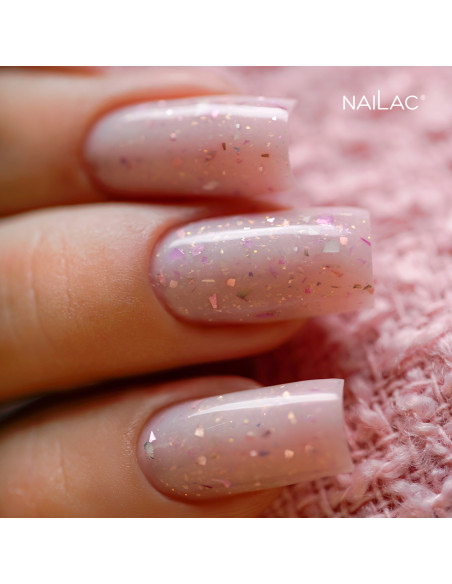 Manicure hybrydowy wykonany za pomocą bazy kauczukowej Glammy Base Milk&Purple