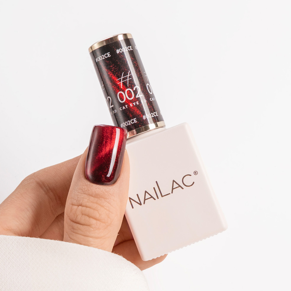 kciuk pomalowany lakierem hybrydowym Cat Eye 5D #002 NaiLac 7ml NaiLac