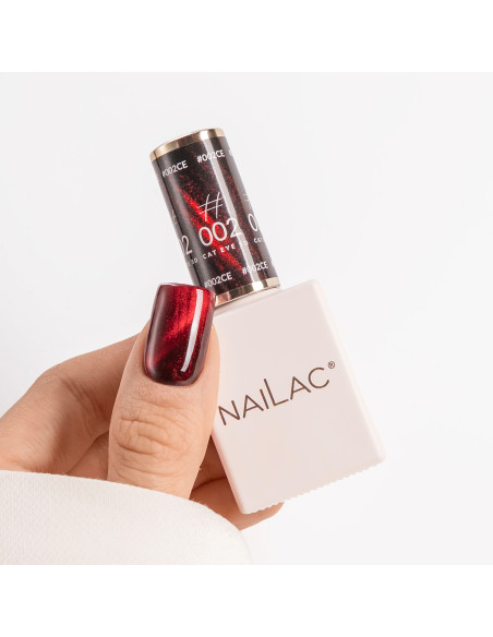 kciuk pomalowany lakierem hybrydowym Cat Eye 5D #002 NaiLac 7ml NaiLac