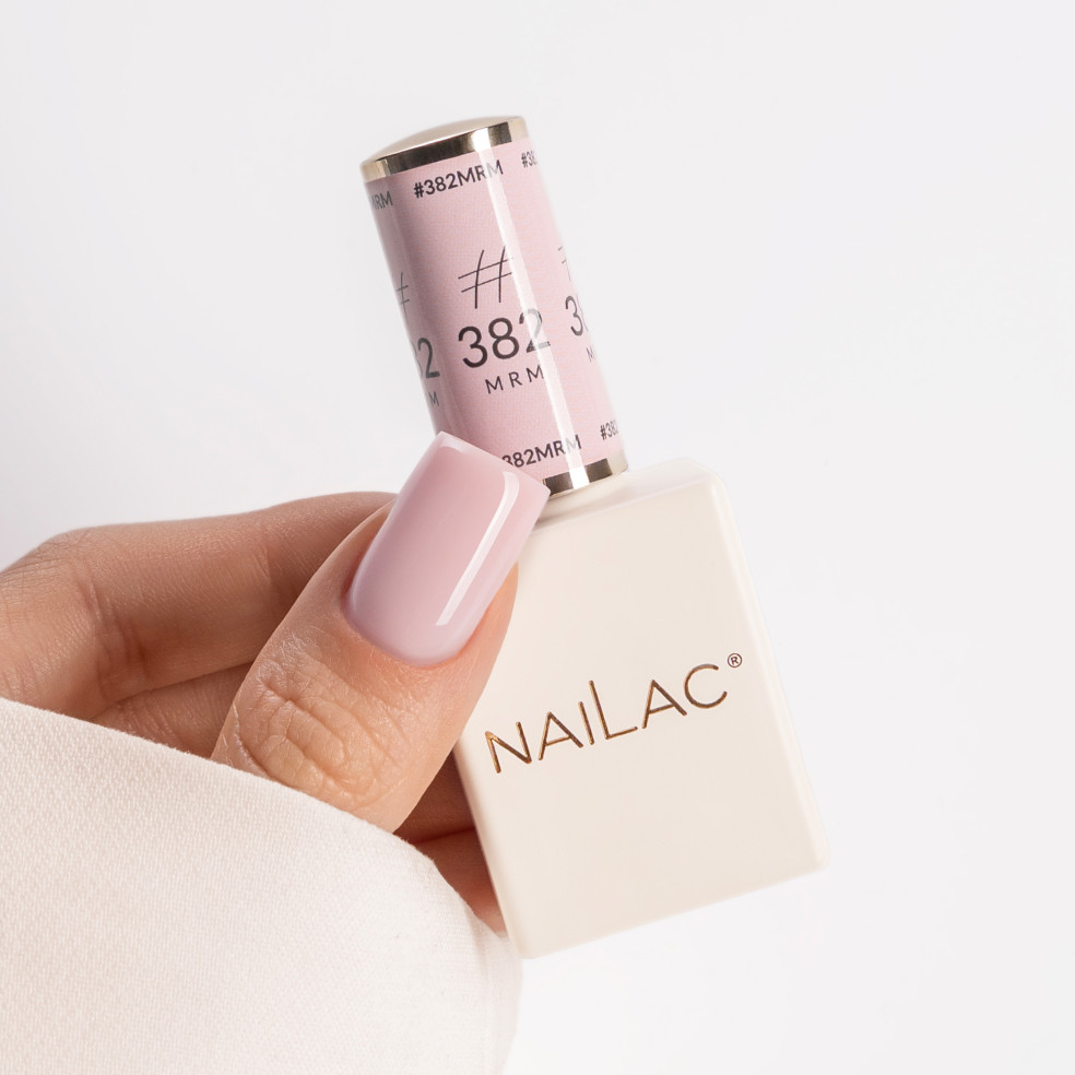 kciuk pomalowany lakierem #382 MRM Lakier kauczukowy NaiLac 7ml
