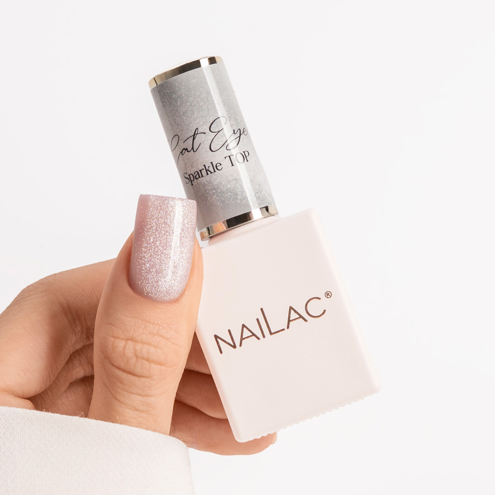 kciuk pomalowany topem hybrydowym Cat Eye Sparkle NaiLac 10ml