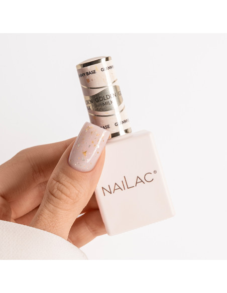 kciuk pomalowany kolorem  Glammy Base Golden Milk NaiLac 10ml
