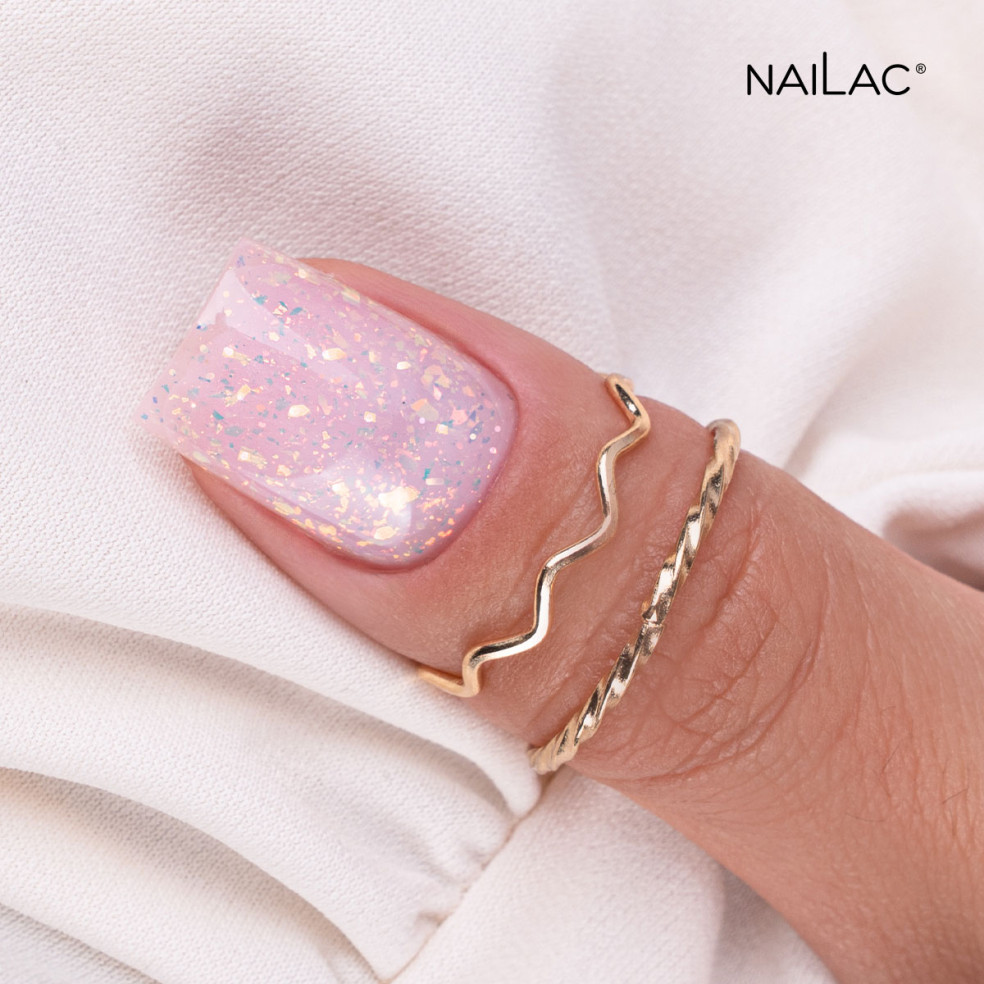 Butterfly Dust NaiLac - stylizacja paznokci z efektem Flash na kciuku