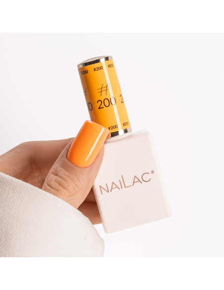 kciuk pomalowany pomarańczowym lakierem #200 NaiLac