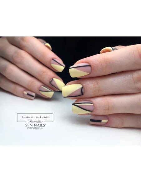 Manicure hybrydowy. Stylizacja wykonana za pomocą lakieru hybrydowego w kolorze pastelowy jasny żółty #253 Manicure hybrydowy. Stylizacja wykonana za pomocą lakieru hybrydowego w kolorze pastelowy jasny żółty #253